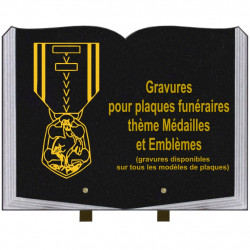 PLAQUE FUNÉRAIRE 30X40 LIVRE SUR PIEDS THÈME MÉDAILLES ET EMBLÈMES